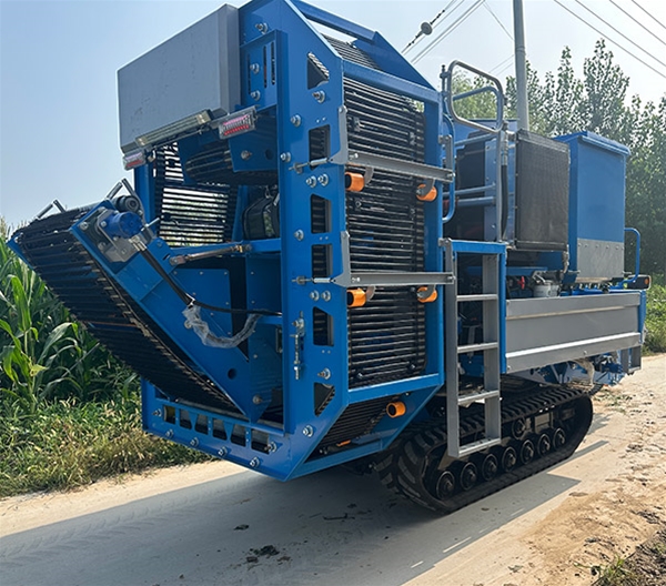 自走聯(lián)合收獲機(jī)