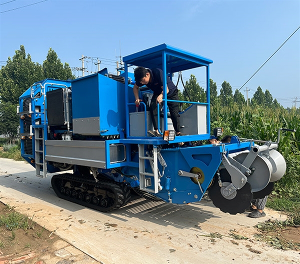 自走聯(lián)合收獲機(jī)